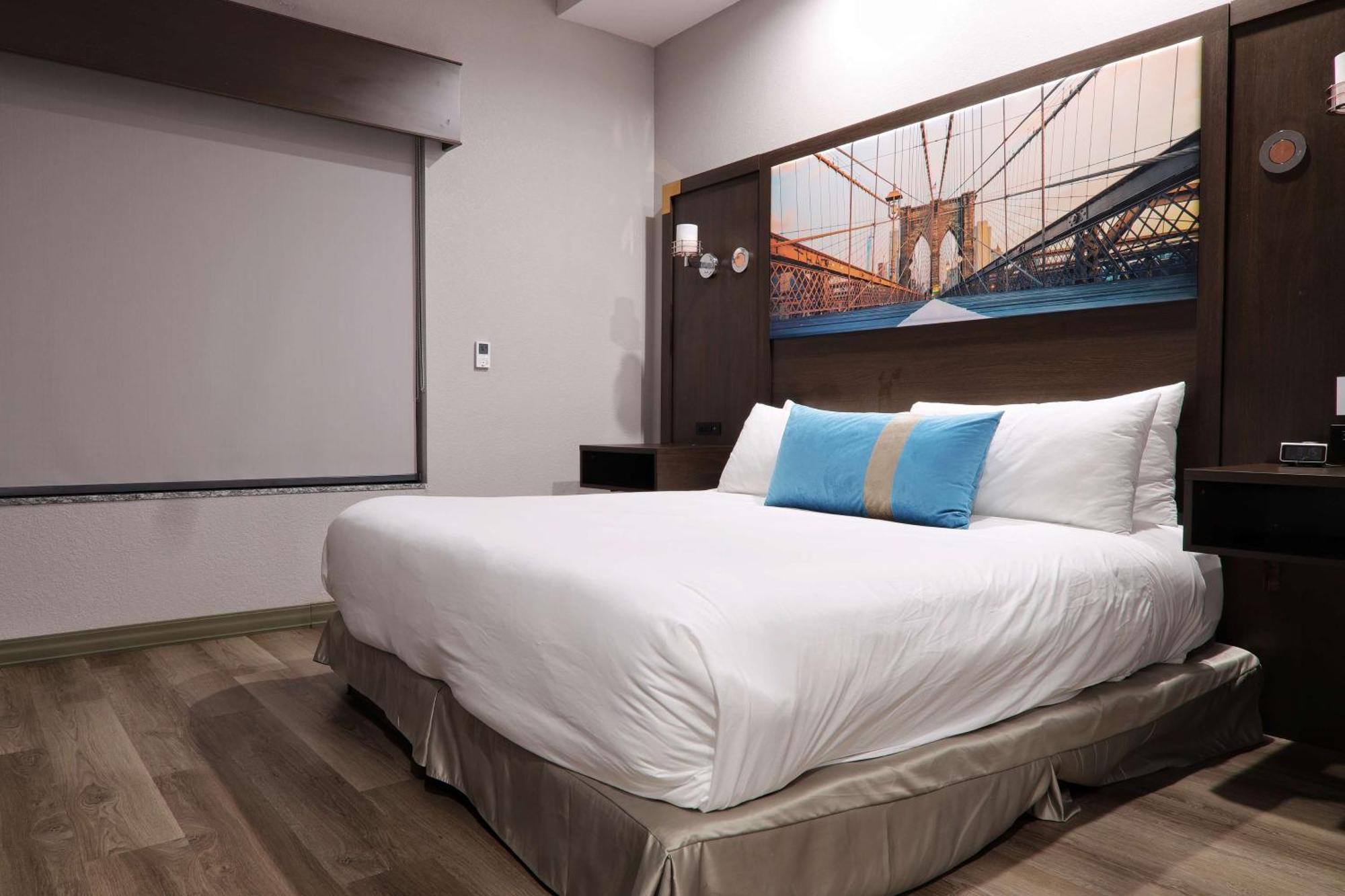 Hotel Manhattan, BW Signature Collection New Caney Exterior photo