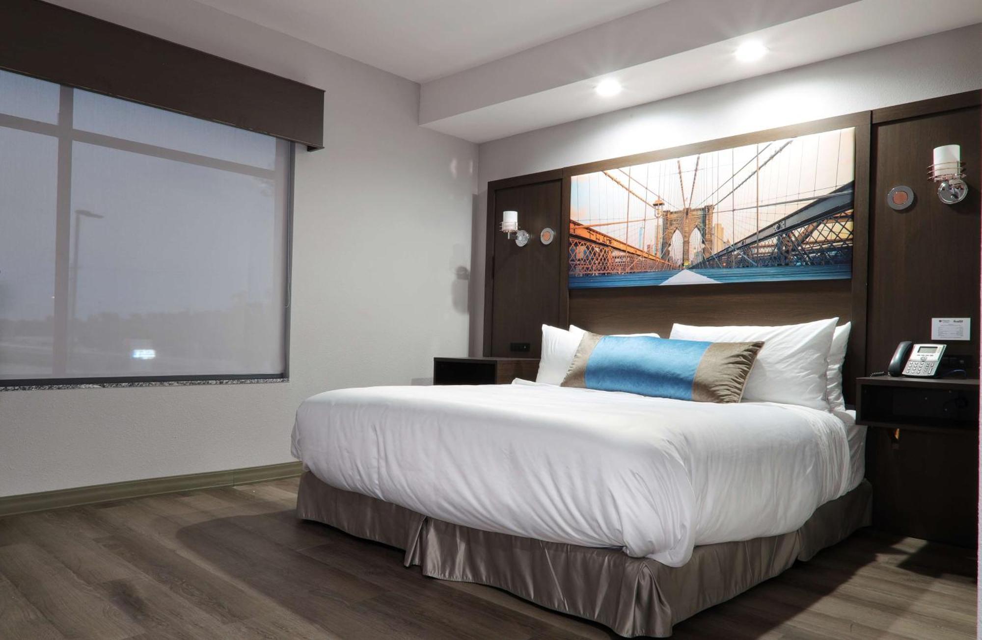 Hotel Manhattan, BW Signature Collection New Caney Exterior photo